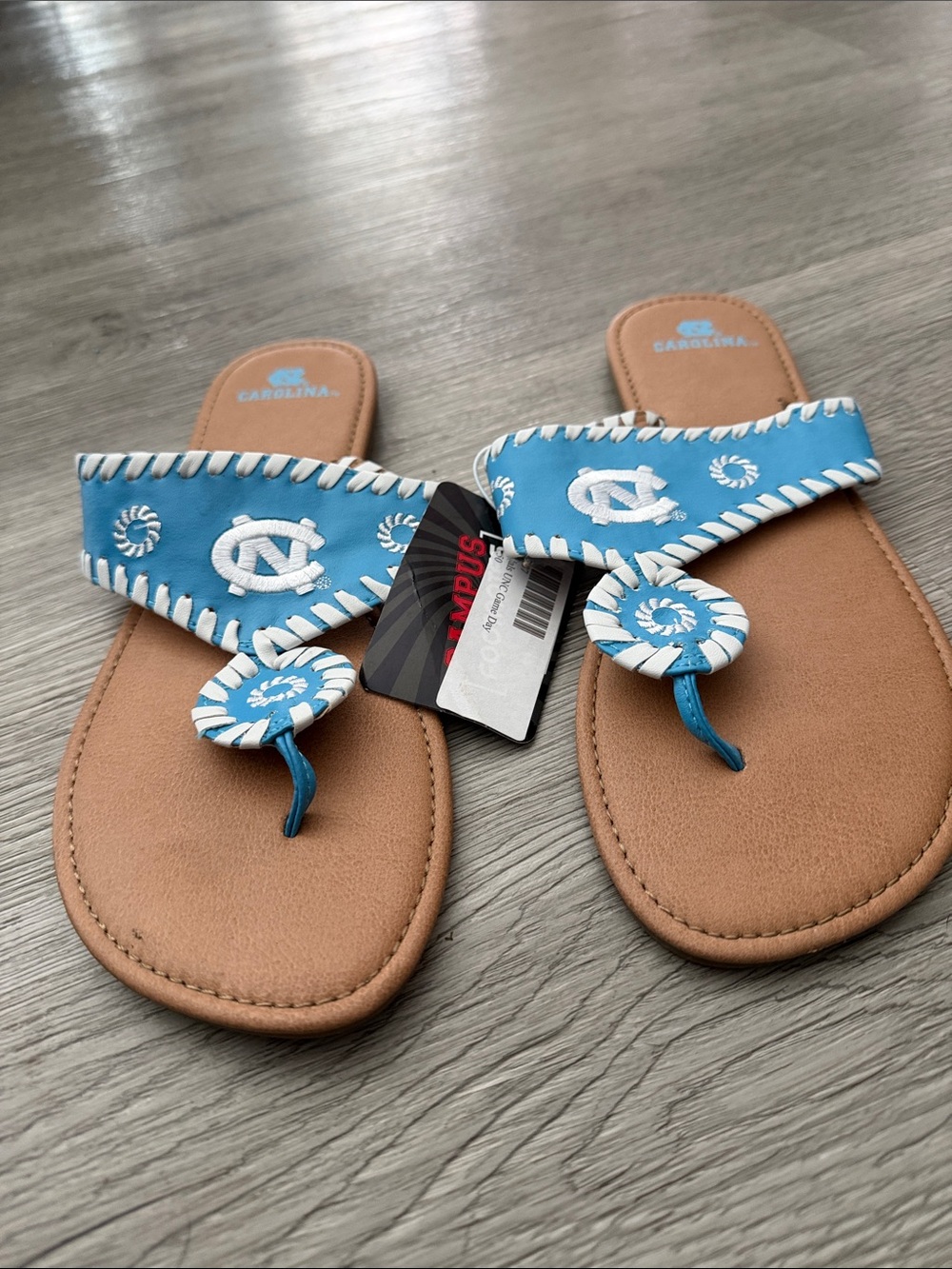 North Carolina Tarheels Blue Embroidered Toe-Post Sandals Sz 9 NWT